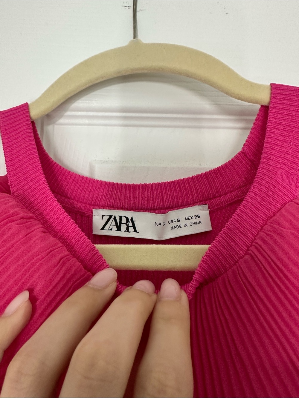 Zara Fuchsia Ruffle Cold-Shoulder Tank - Picture 2 of 4